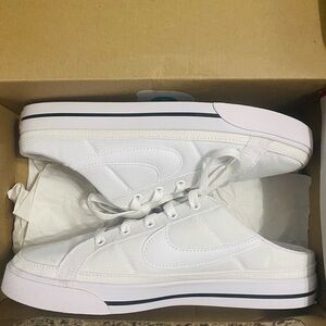 NIB Women’s Nike Court Legacy Mule Size: 8 DB3970-100